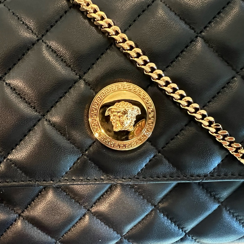 Versace Quilted Leather Clutch BNWT $1,300! Mob Wife Aesthetic - Picture 4 of 9